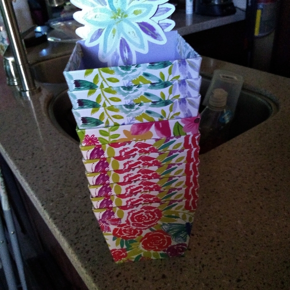 Spring box - Picture 3 of 3